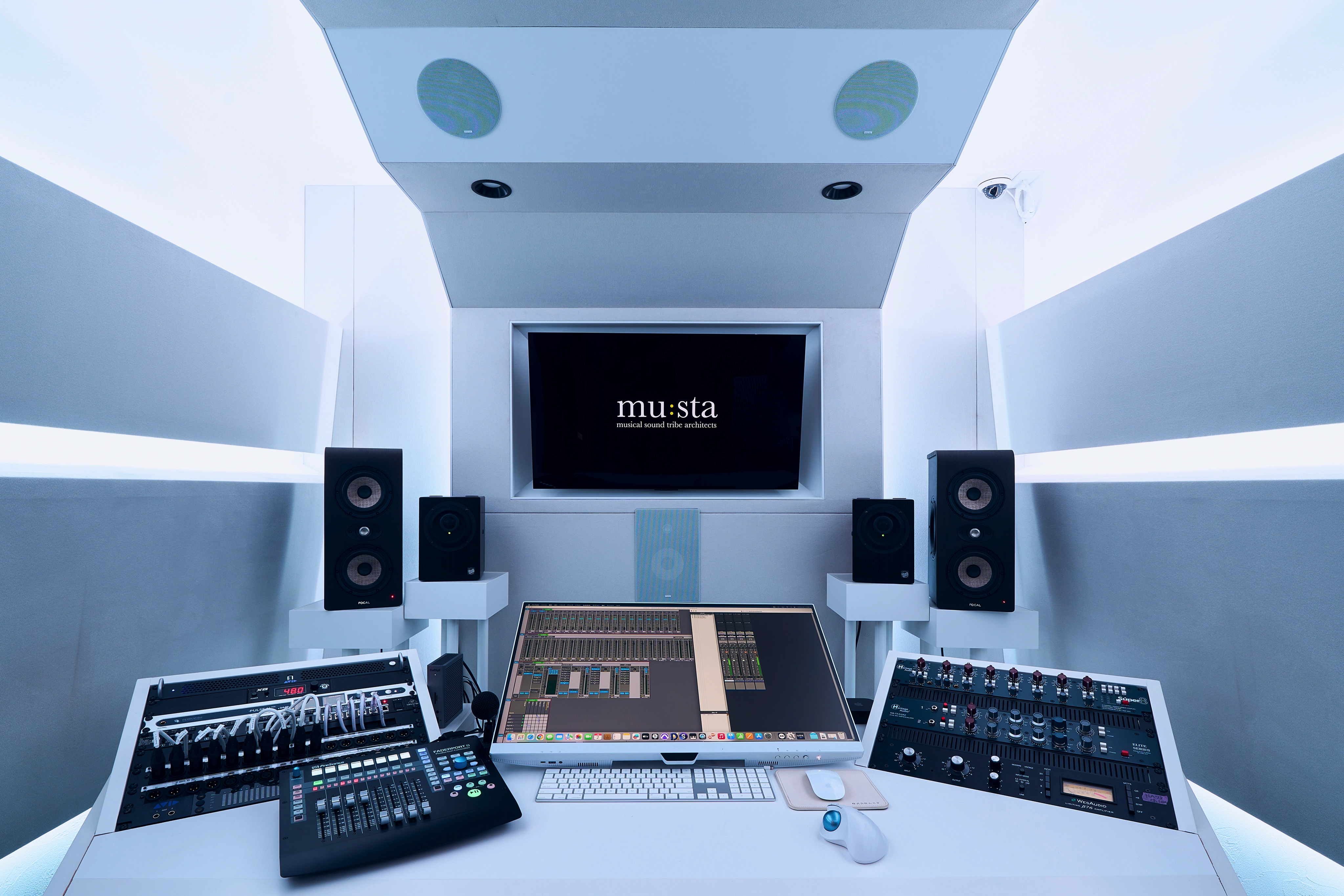 Control Room 01