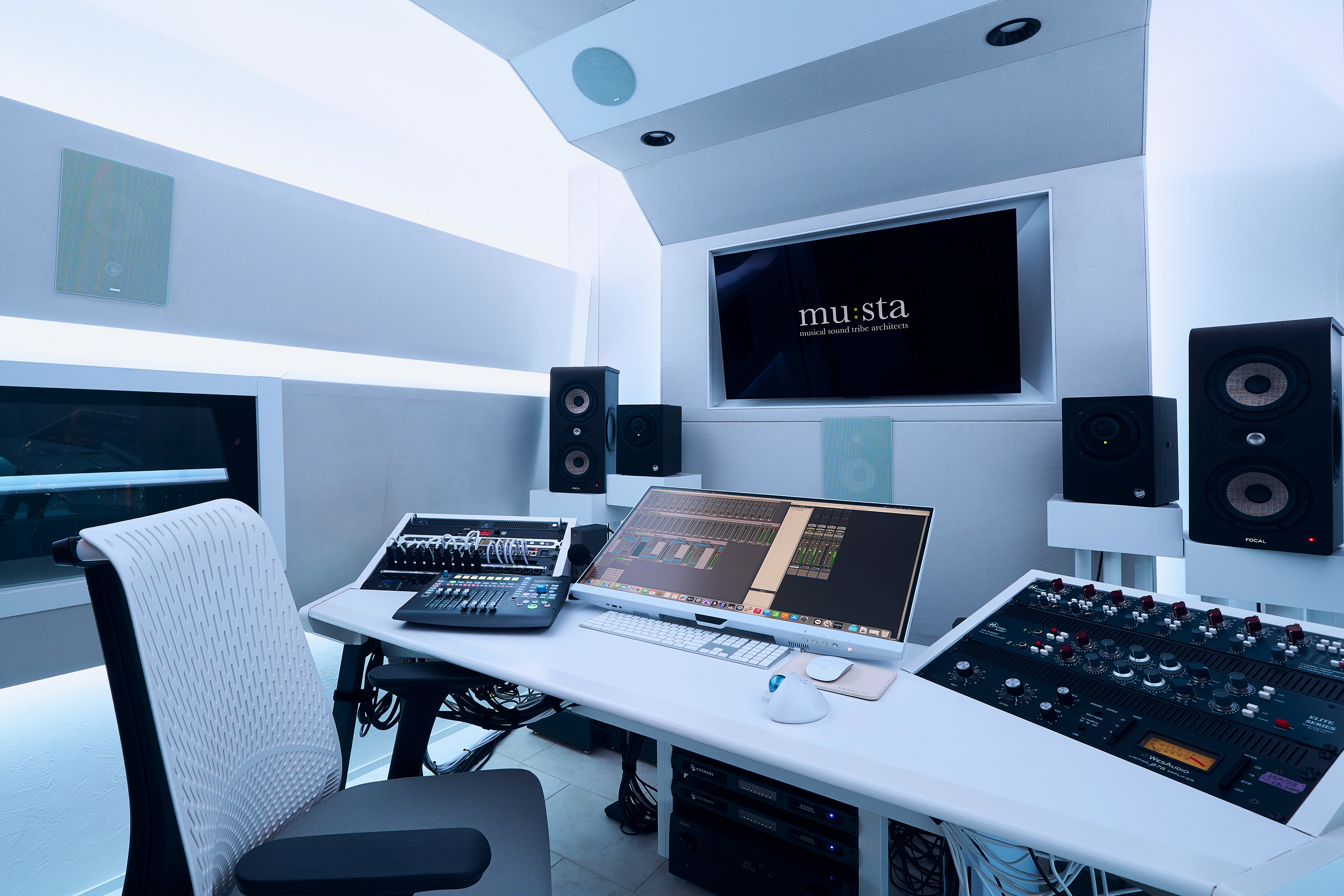 Control Room 02
