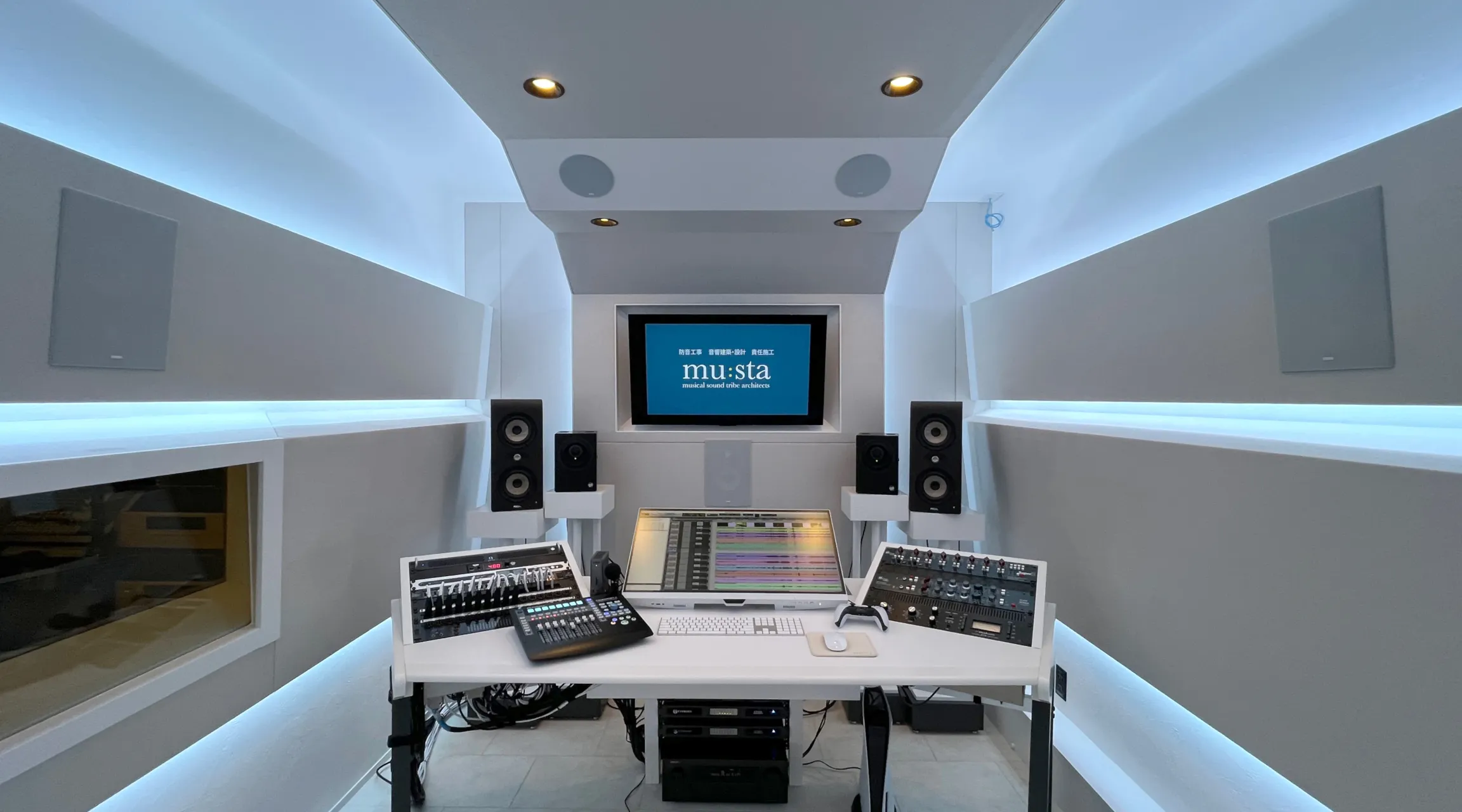 Control Room 01